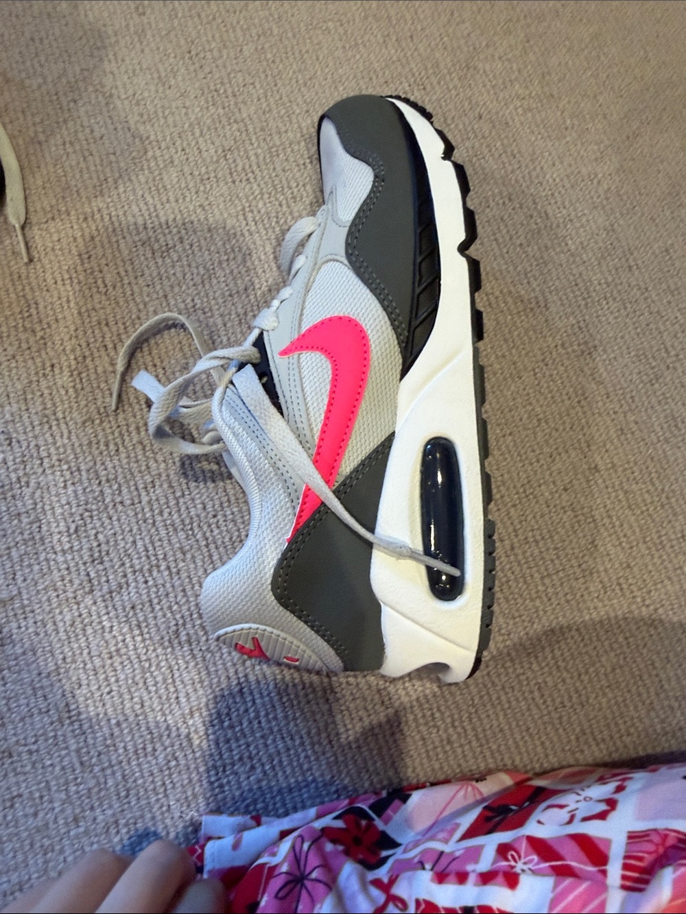 Nike Woman White Sneakers with Pink Accents